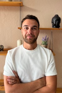 Δέλτσιου Παναγιωτης<br>Βοηθός φυσιοθεραπευτή.<br>Ιδιοκτήτης δυο κέντρων εναλλακτικών θεραπειών στις πόλεις της Κομοτηνης και της Θεσσαλονίκης τα Massage method.