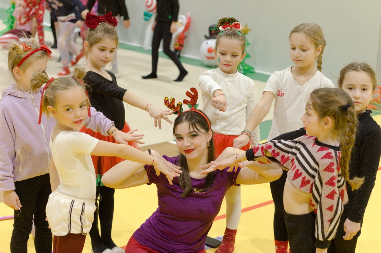 aigli-thessalonikis-rythmiki-gymnastiki-thessaloniki-eortastiki-proponisi-sportshunter-12