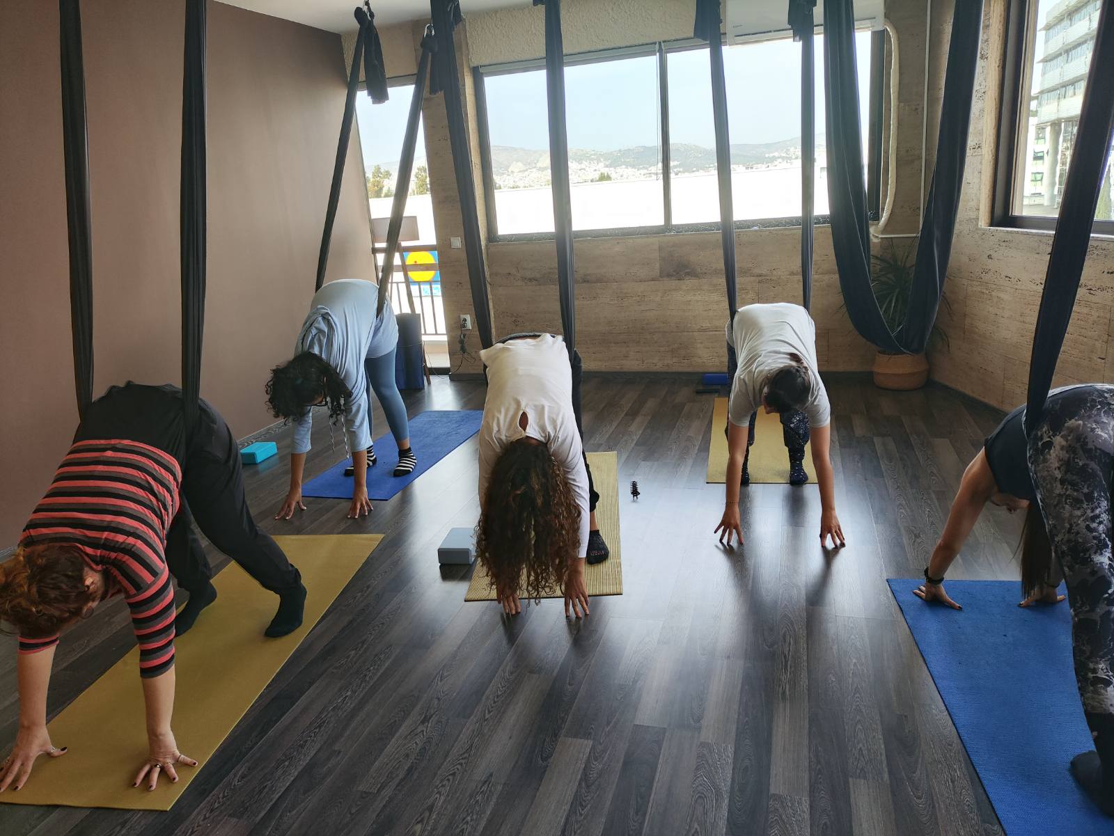 movement-therapy-athina-aerial-pilates-petralona-sportshunter-1