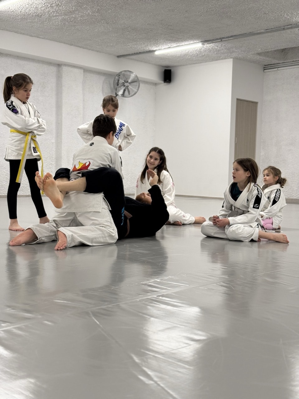 vanguard-school-brazilian-jiu-jitsu-larisa-gi-sportshunter-8