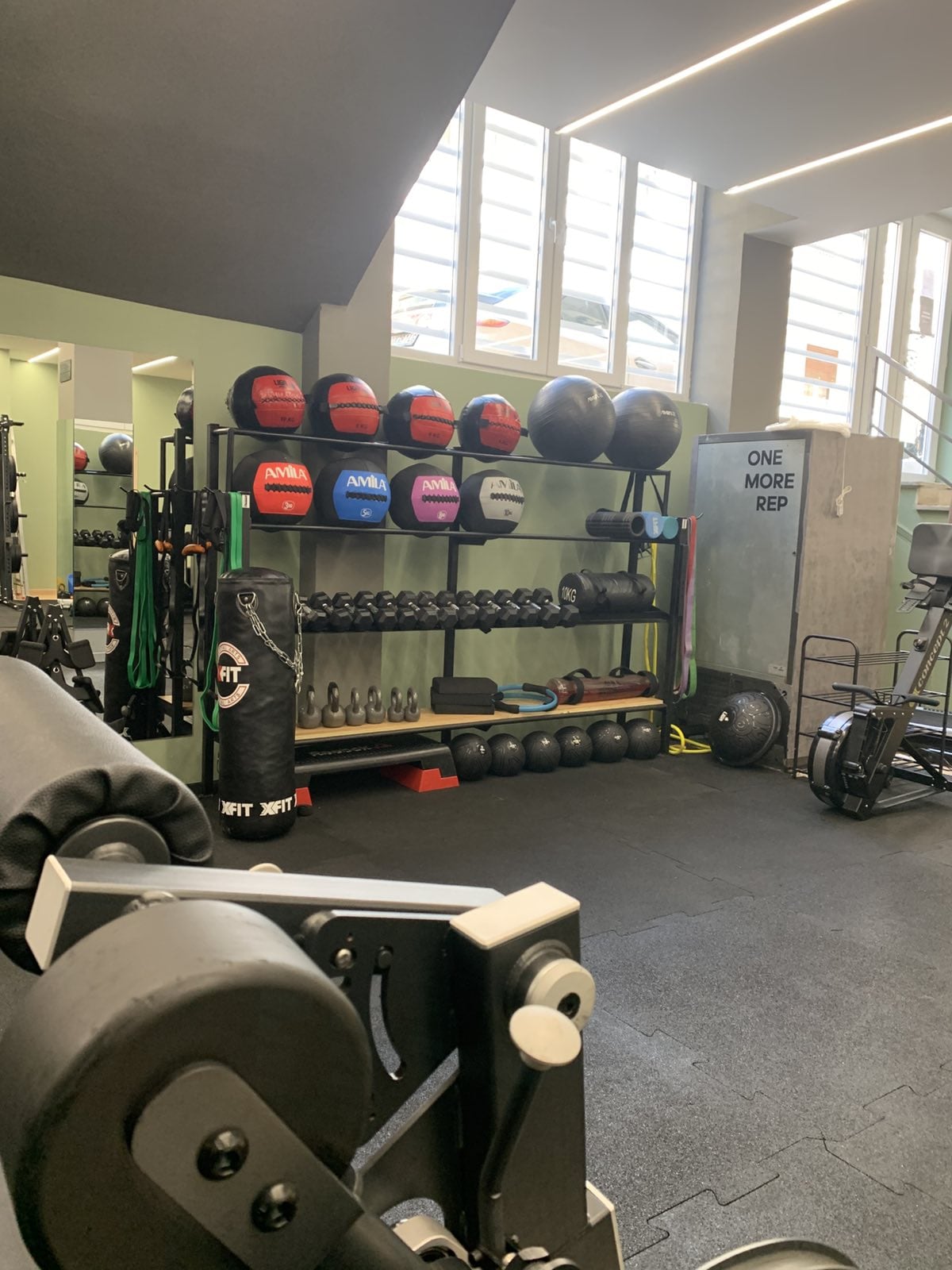 selfmade-fitnesshub-gymnastirio-peiraias-xoros-sportshunter-1