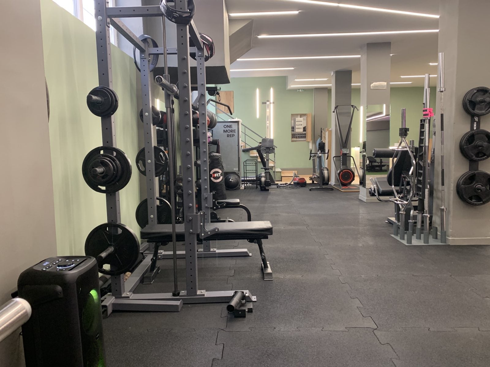 selfmade-fitnesshub-gymnastirio-peiraias-xoros-sportshunter-5