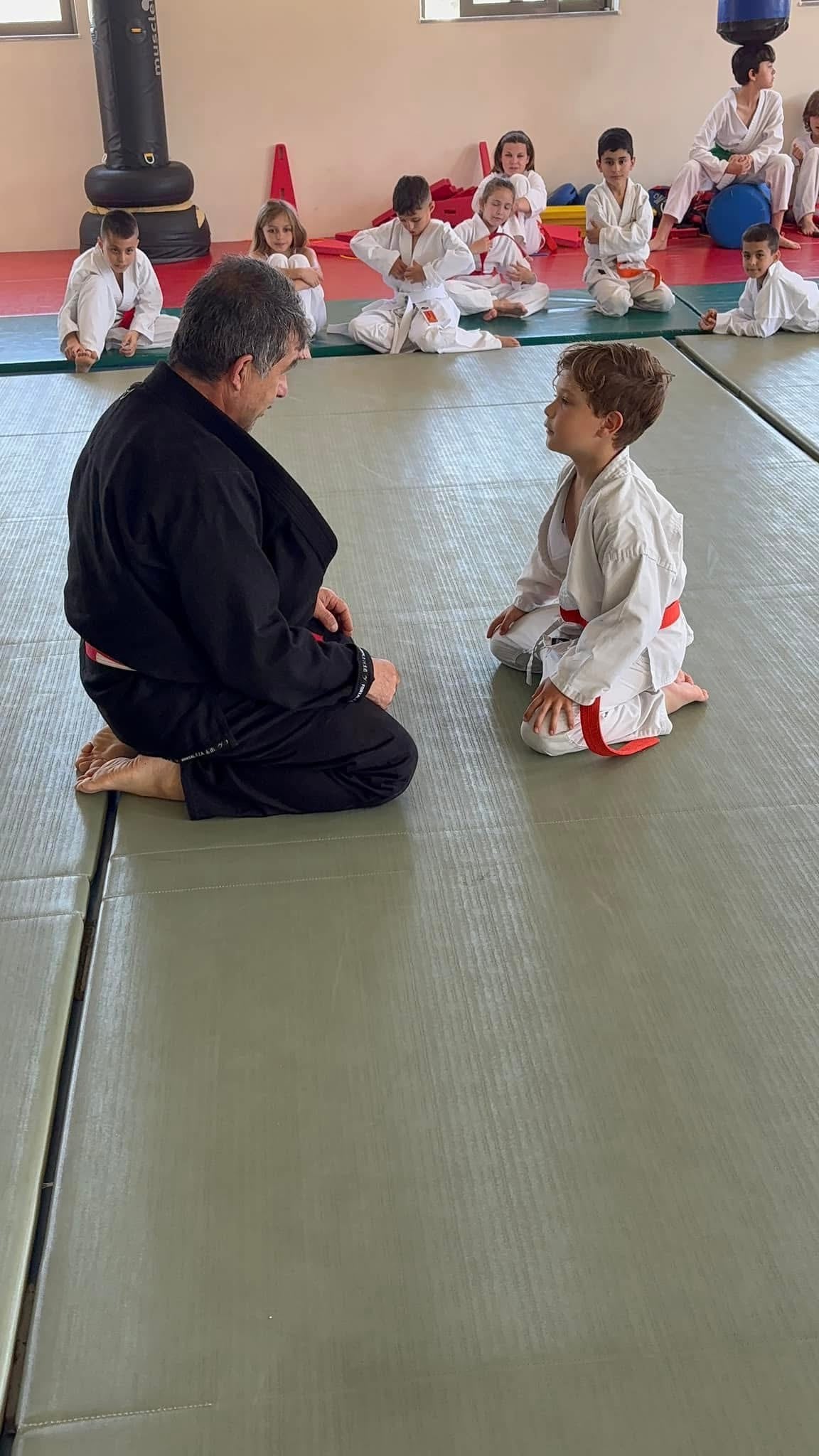 aetos-karate-kos-episkepsi-toy-omospondiakoy-proponiti-k-miltoy-tsirigotaki-sti-scholi-mas-sportshunter-3