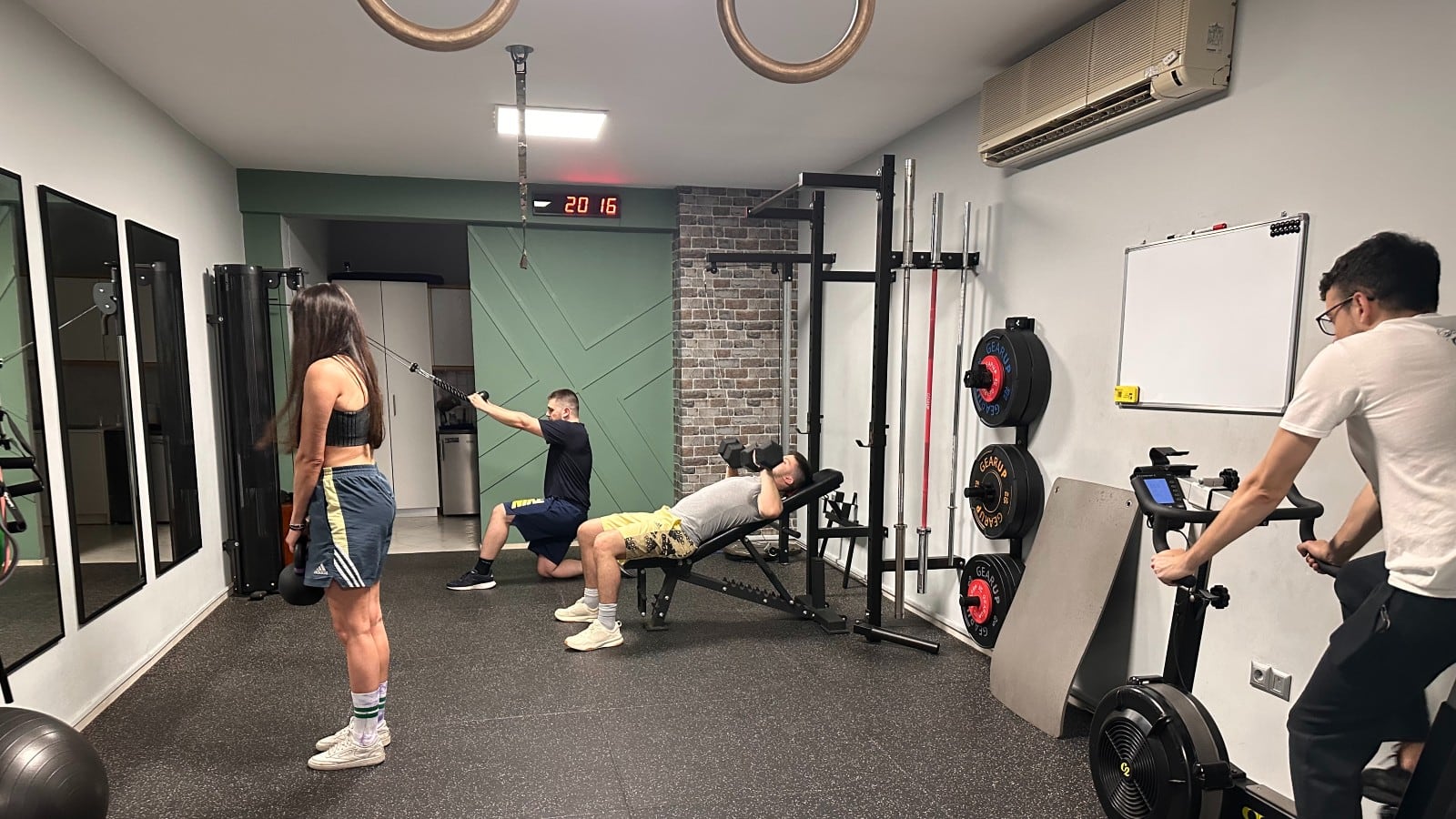 evolution-health-and-fitness-studio-gymnastirio-agia-paraskevi-sportshunter-3