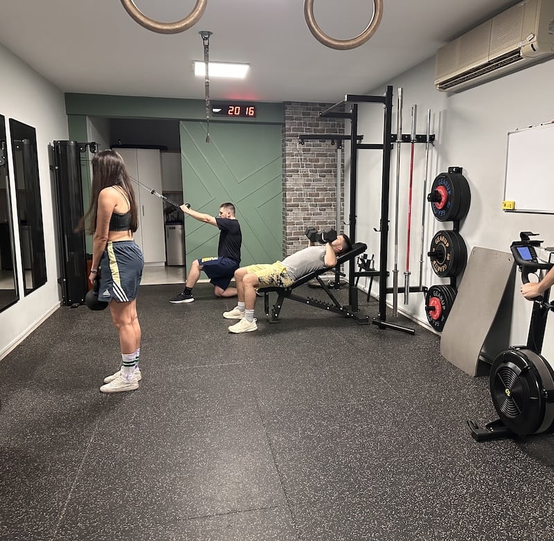 evolution-health-and-fitness-studio-gymnastirio-agia-paraskevi-sportshunter-4