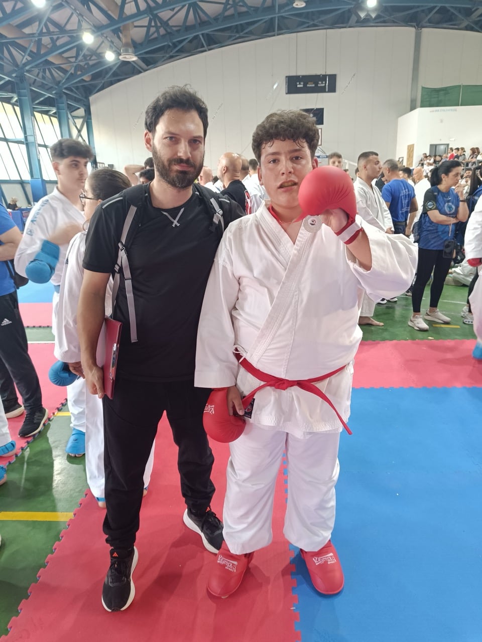 victorious-karate-psachna-sportshunter-diasylogiko-3