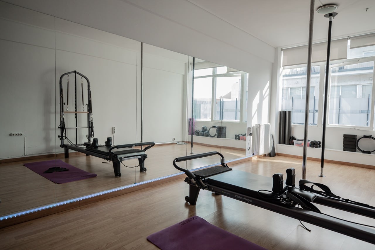 8th-floor-pole-and-pilates-pilates-mat-athina-sportshunter-3