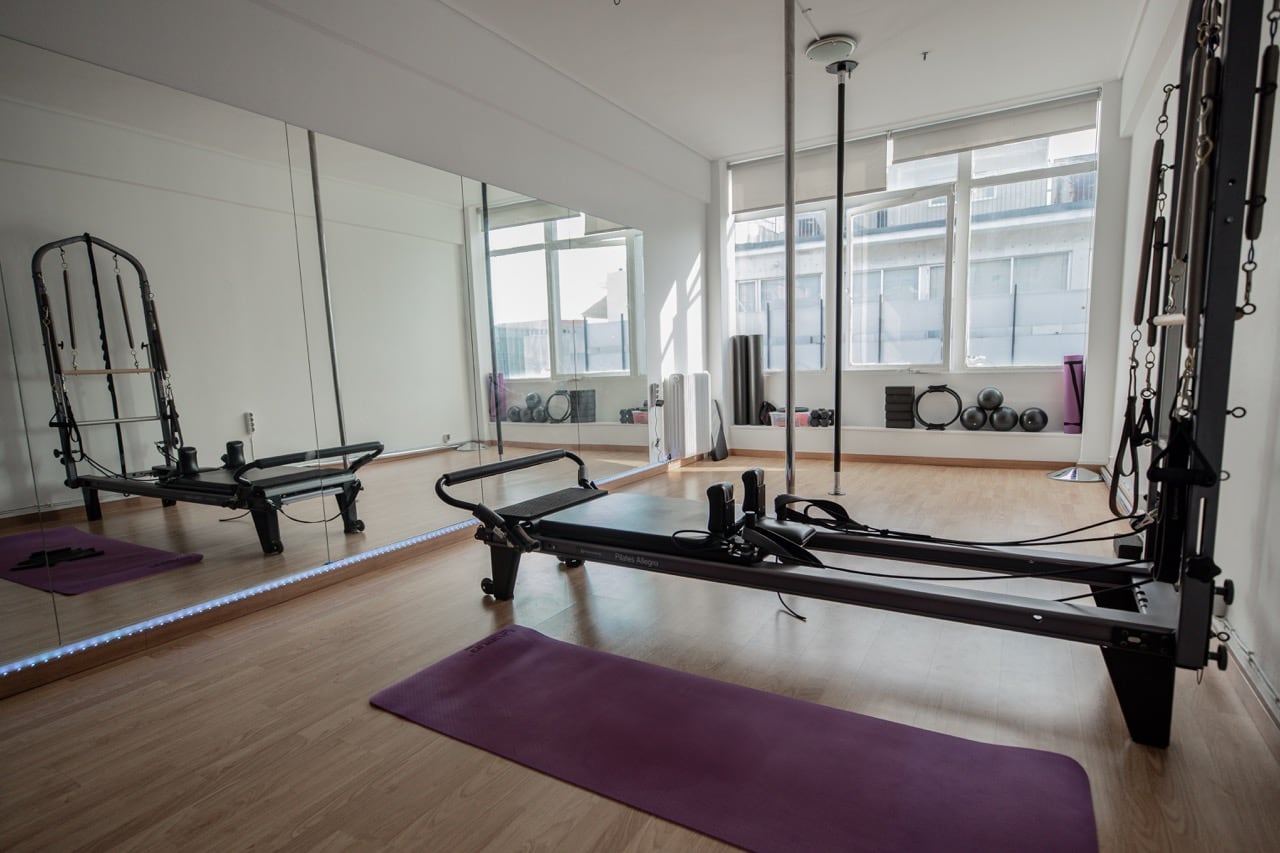 8th-floor-pole-and-pilates-pilates-mat-athina-sportshunter-4