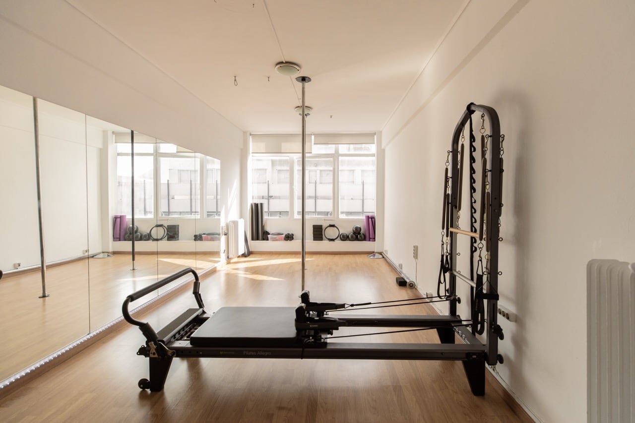 8th-floor-pole-and-pilates-pilates-reformer-athina-sportshunter-1