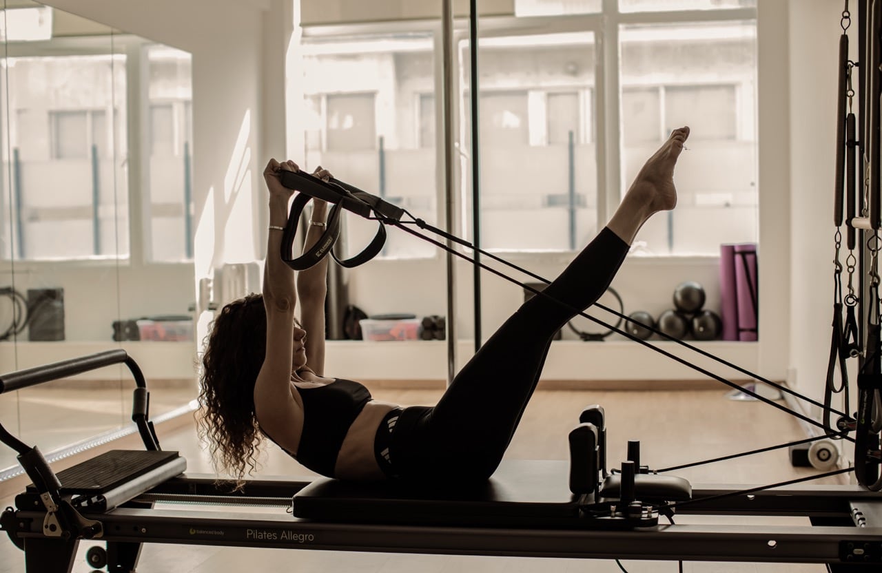 8th-floor-pole-and-pilates-pilates-reformer-athina-sportshunter-11