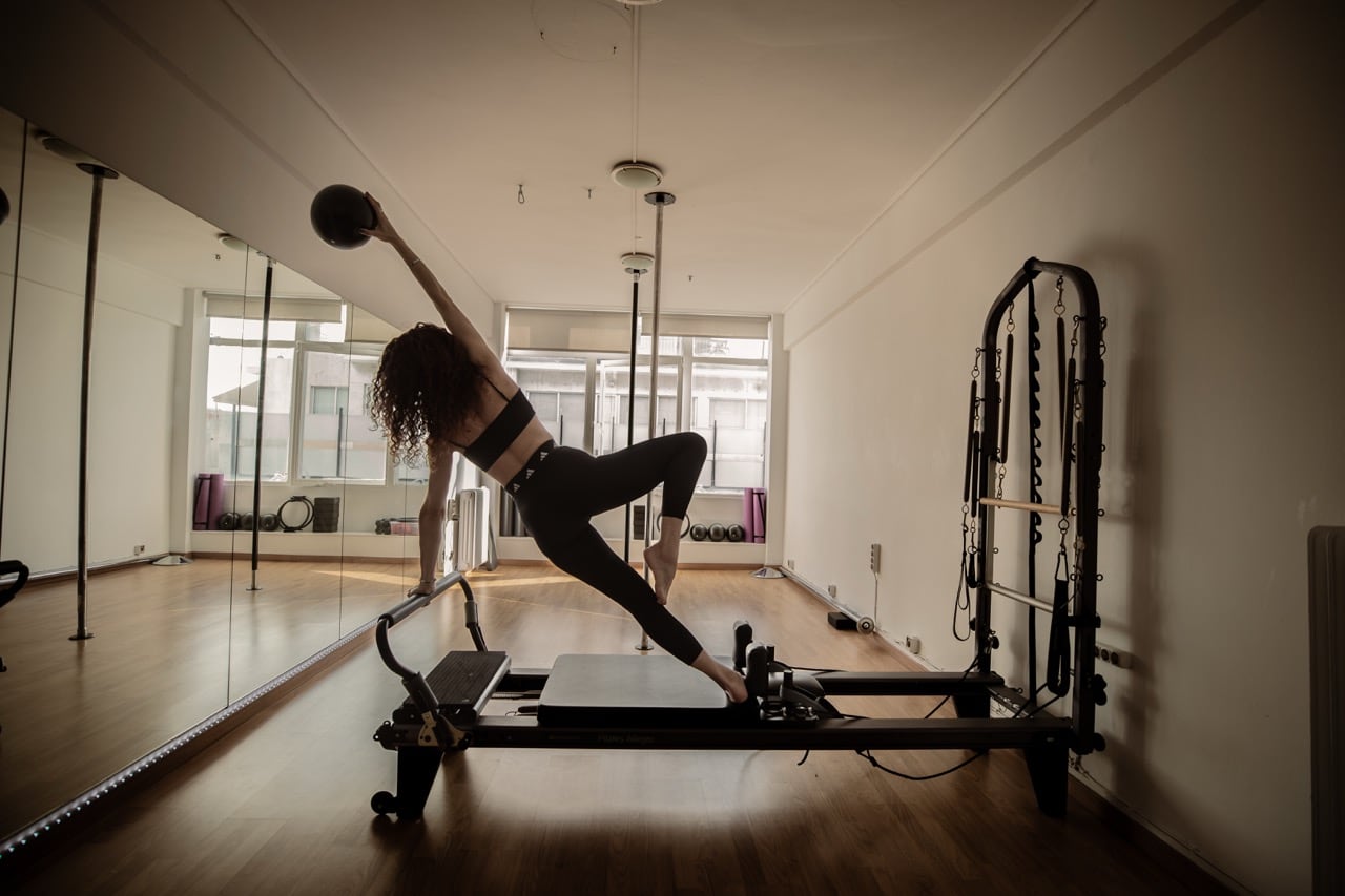 8th-floor-pole-and-pilates-pilates-reformer-athina-sportshunter-19