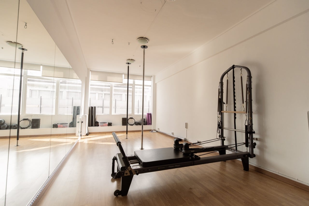 8th-floor-pole-and-pilates-pilates-reformer-athina-sportshunter-2