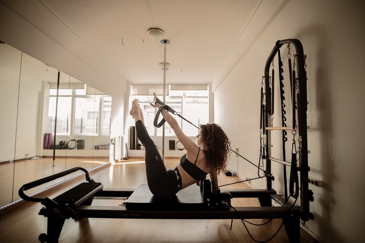 8th-floor-pole-and-pilates-pilates-reformer-athina-sportshunter-24