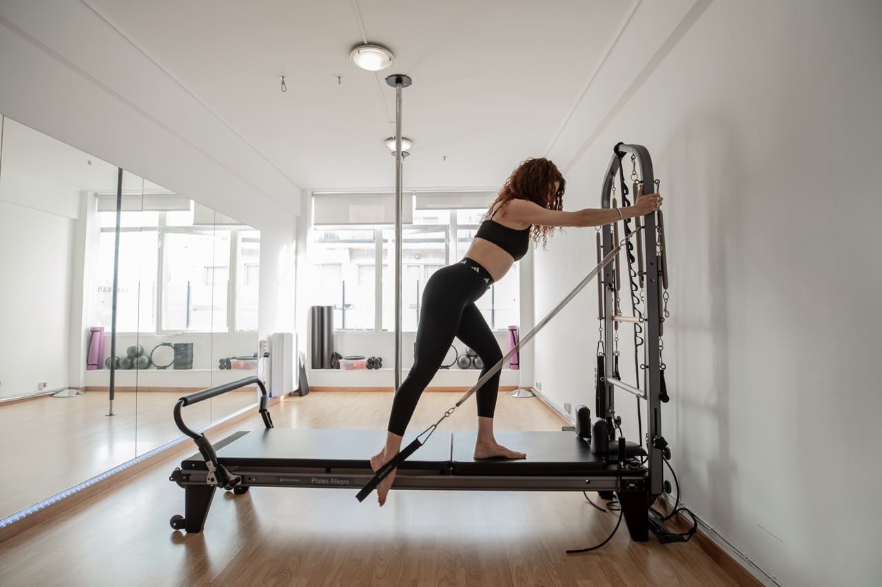 8th-floor-pole-and-pilates-pilates-reformer-athina-sportshunter-33