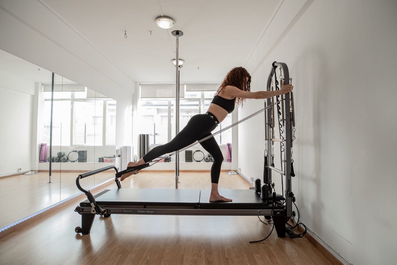 8th-floor-pole-and-pilates-pilates-reformer-athina-sportshunter-34