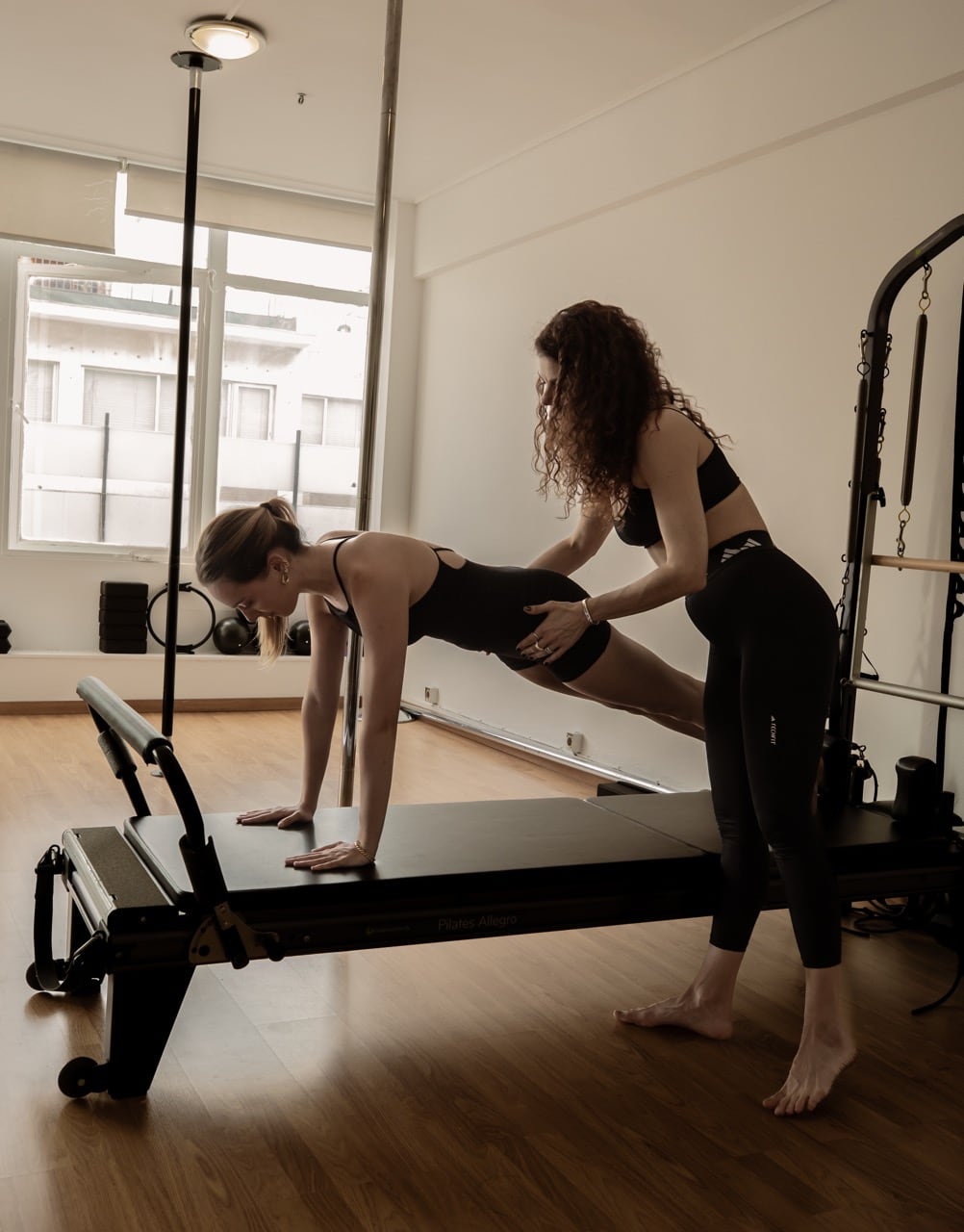 8th-floor-pole-and-pilates-pilates-reformer-athina-sportshunter-38