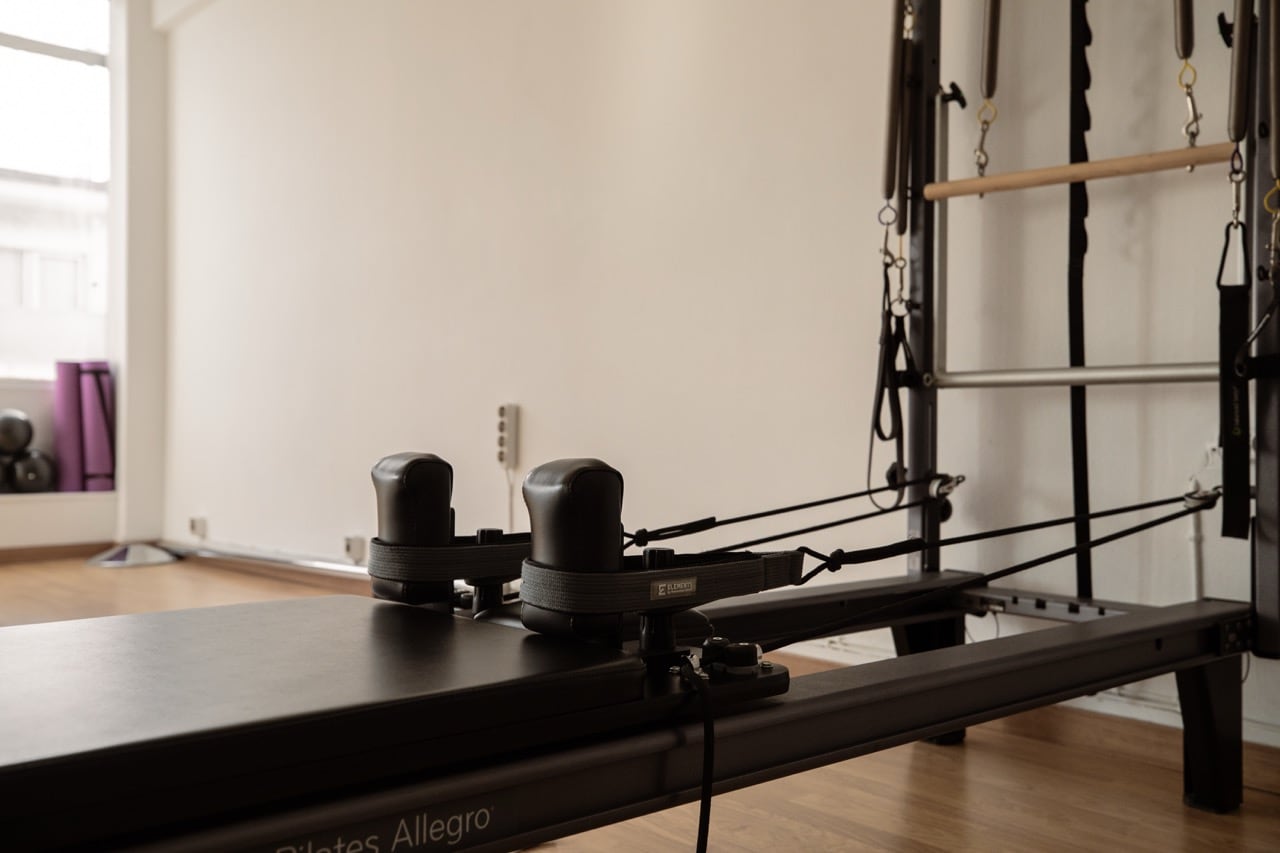 8th-floor-pole-and-pilates-pilates-reformer-athina-sportshunter-4