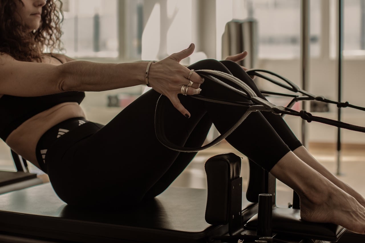 8th-floor-pole-and-pilates-pilates-reformer-athina-sportshunter-9