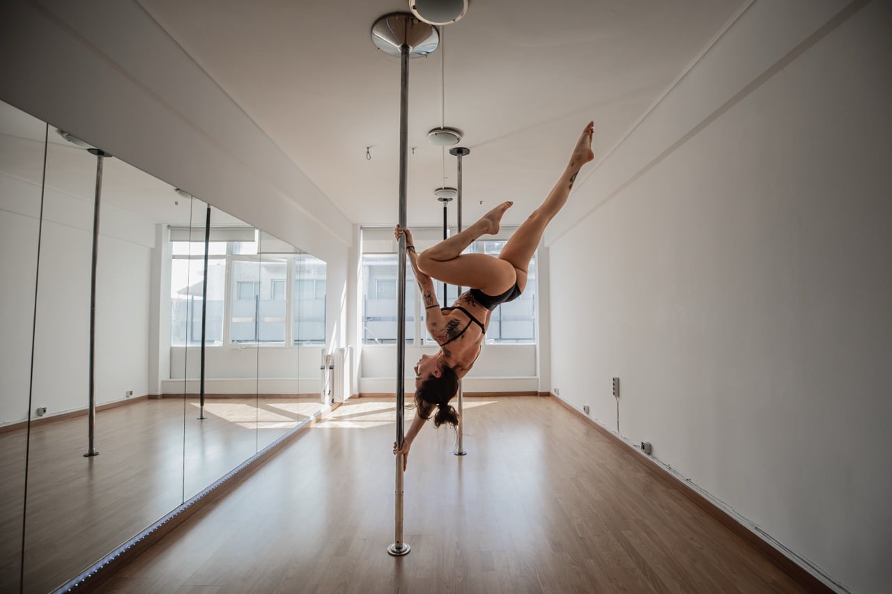 8th-floor-pole-and-pilates-pole-dance-athina-sportshunter-2