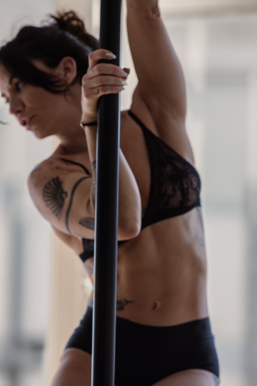 8th-floor-pole-and-pilates-pole-dance-athina-sportshunter-3