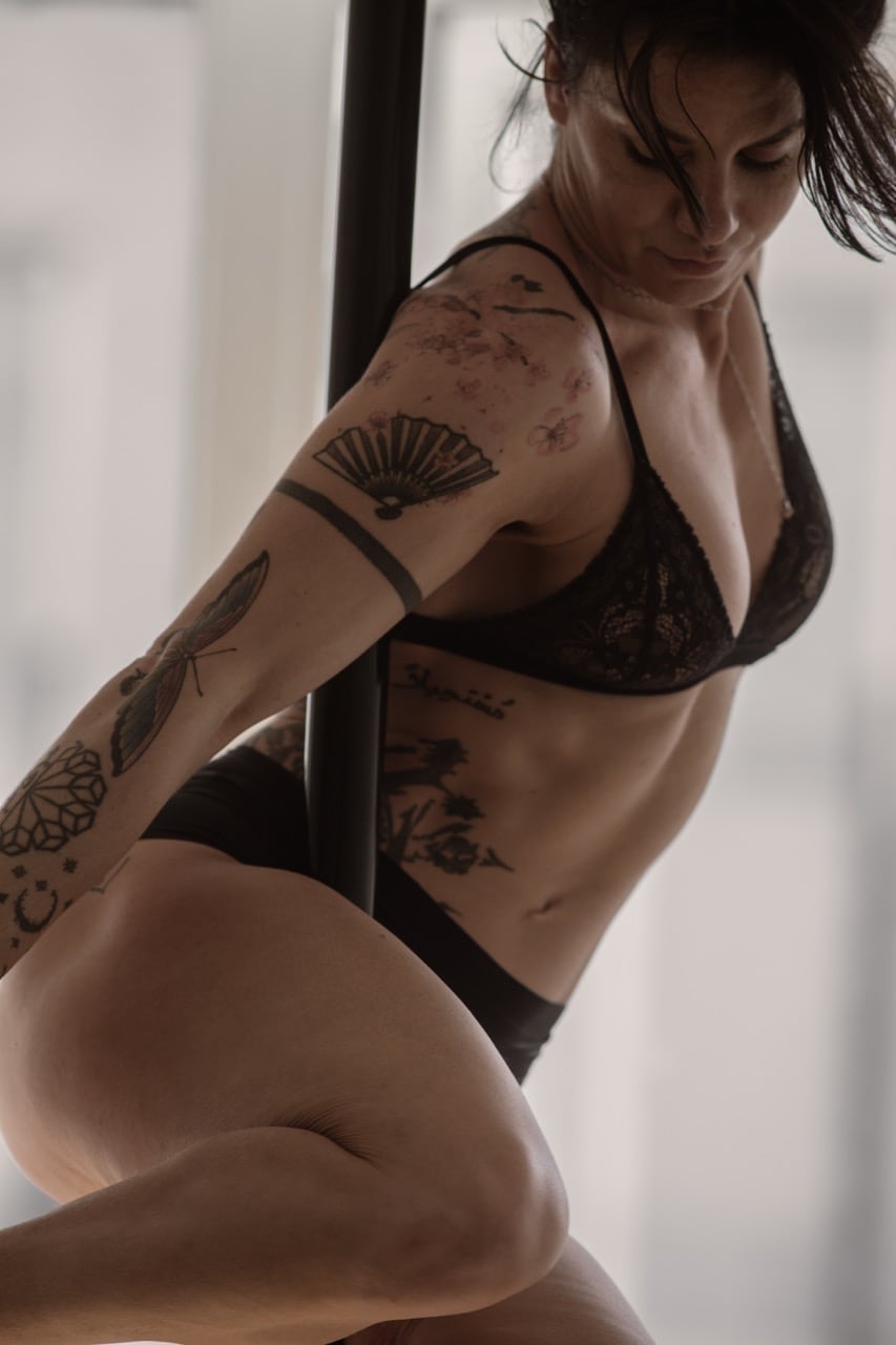 8th-floor-pole-and-pilates-pole-dance-athina-sportshunter-9