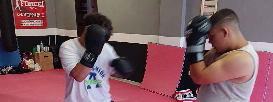 Μονομάχοι - Tsakalos Team